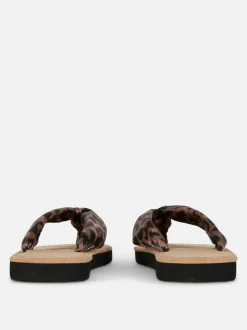 Sandały-japonki na płaskiej podeszwie