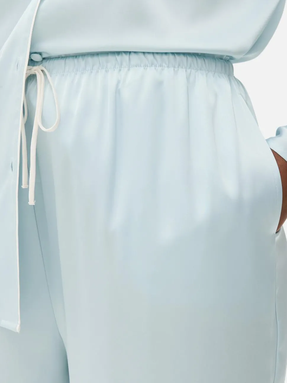 Satynowa piżama z długim rękawem