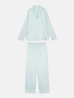 Satynowa piżama z długim rękawem