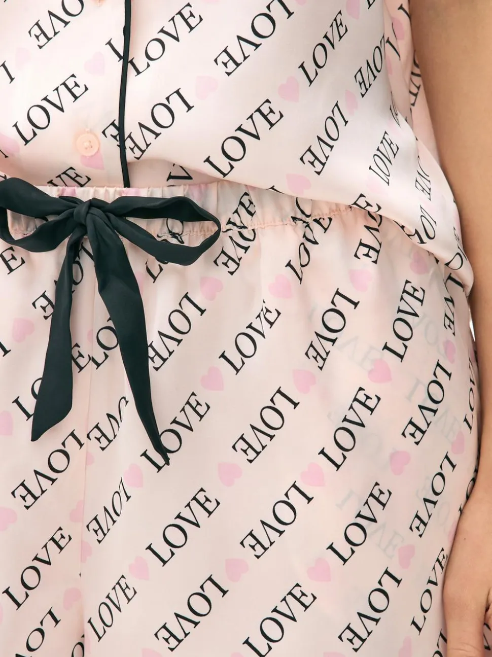 Satynowa piżama z koszulą i szortami