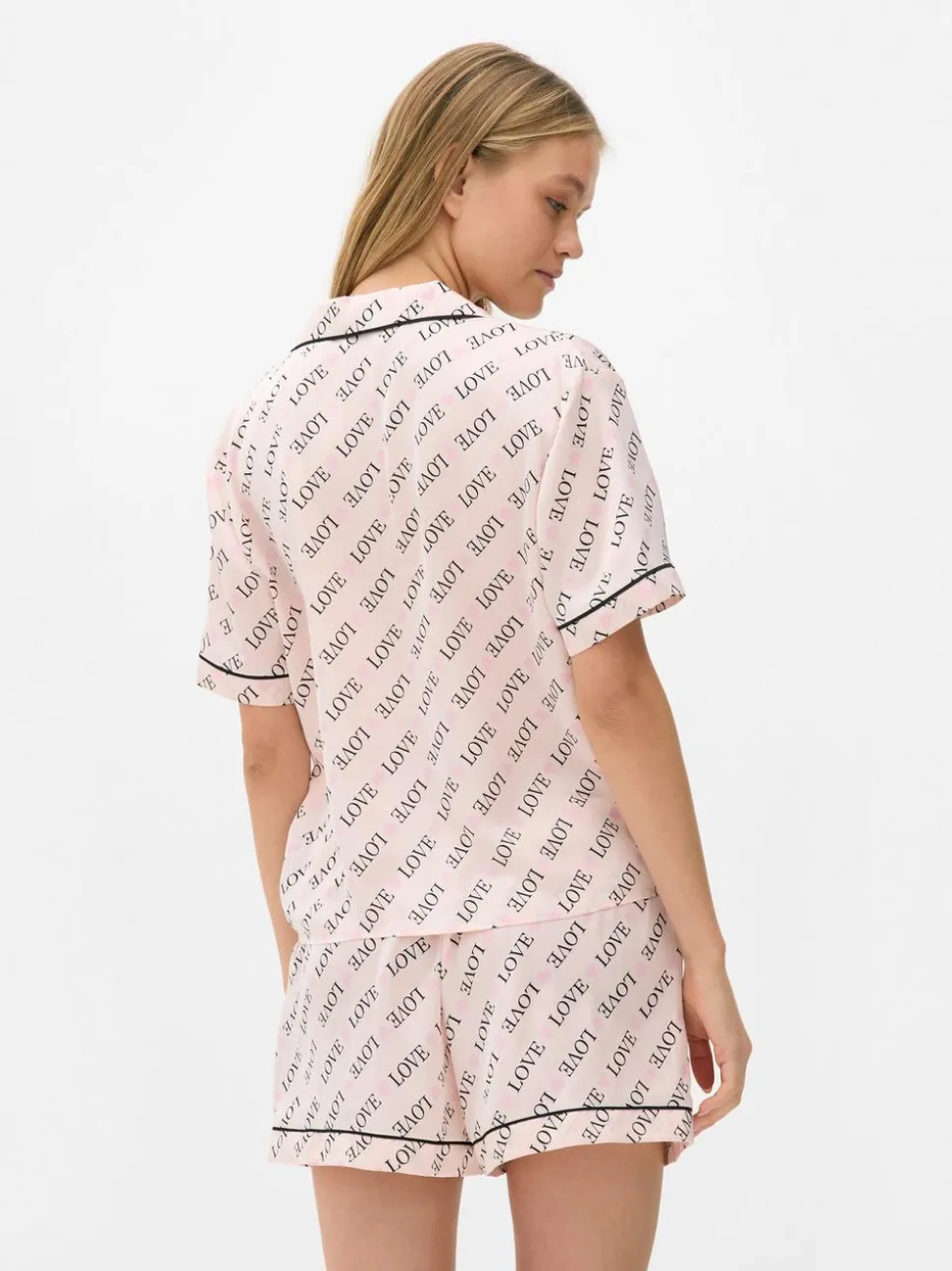 Satynowa piżama z koszulą i szortami