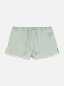 Satynowe szorty piżamowe wykończone koronką