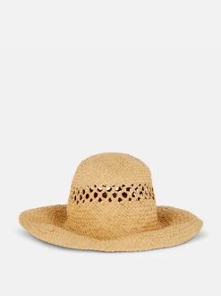 Słomkowy kapelusz plażowy