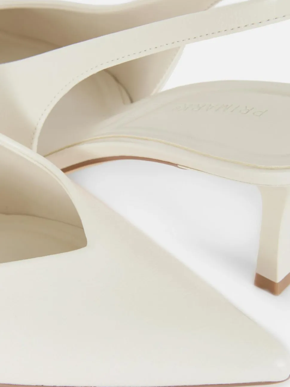 Spiczaste szpilki z tylnym paskiem