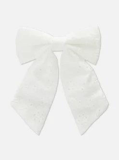 Spinka do włosów z kokardą z haftem angielskim