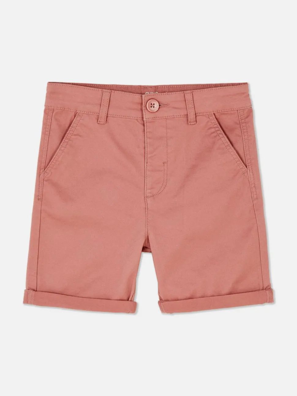 Spodenki chinosy z podwiniętymi nogawkami