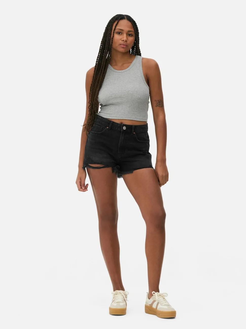 Spodenki jeansowe z przetarciami