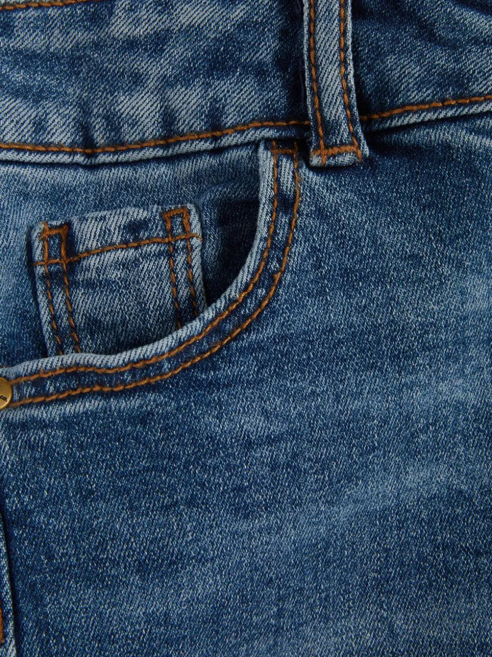 Spodenki jeansowe z wąskimi nogawkami