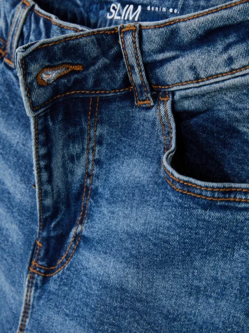 Spodenki jeansowe z wąskimi nogawkami