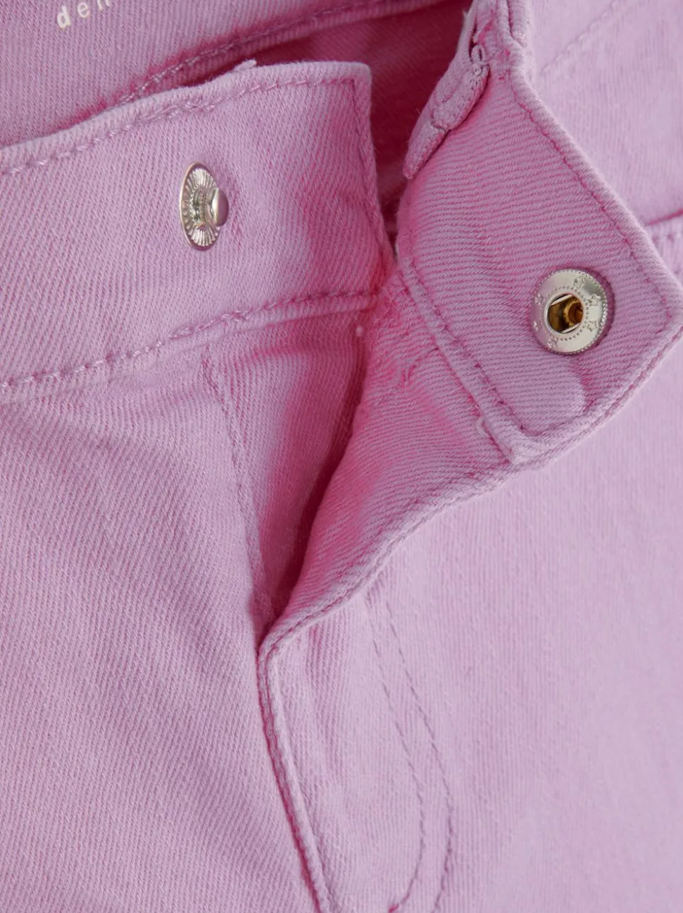 Spodenki jeansowe ze średnim stanem