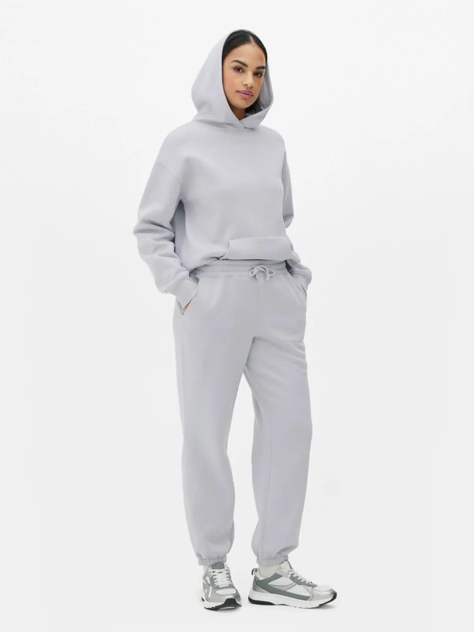 Spodnie dresowe ściągane sznurkiem