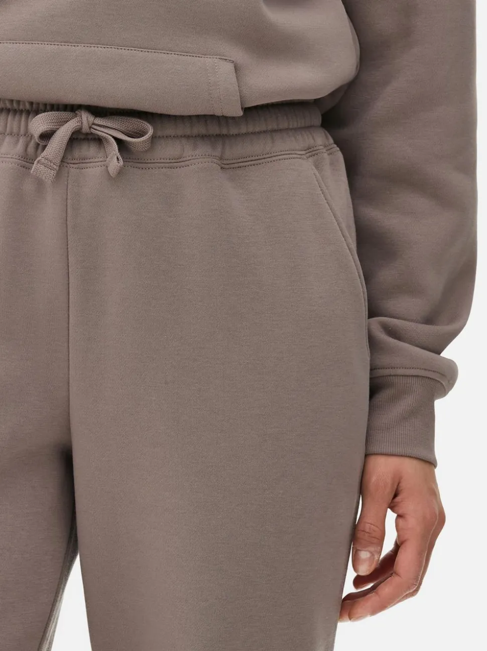 Spodnie dresowe ściągane sznurkiem