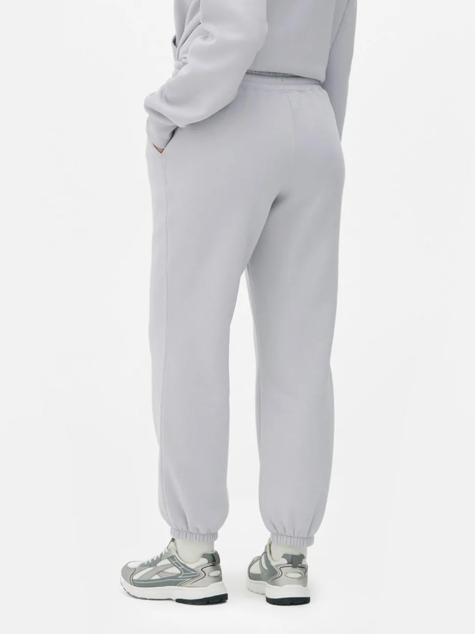 Spodnie dresowe ściągane sznurkiem