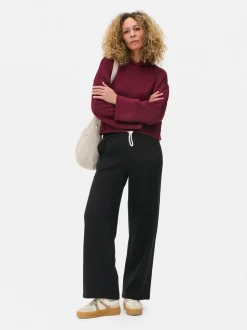 Spodnie dresowe z prostą nogawką i sznurkiem w pasie