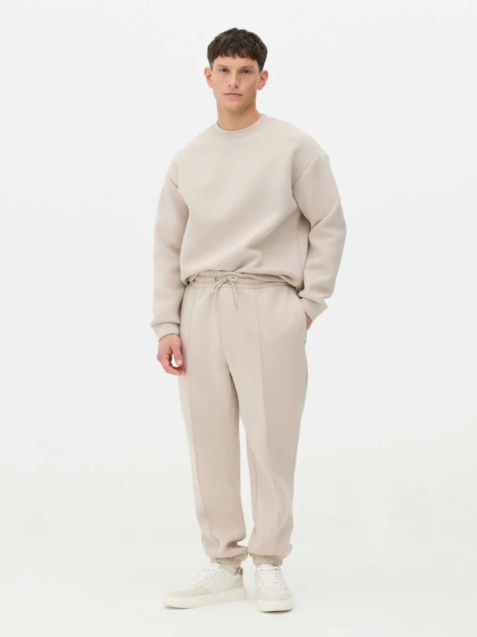 Spodnie dresowe ze ściągaczami i zaszewkami Kem