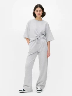 Spodnie dresowe ze sznurkiem i prostymi nogawkami