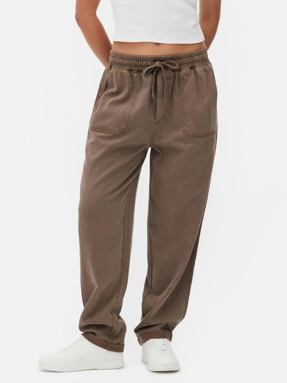 Spodnie dresowe ze sznurkiem w pasie