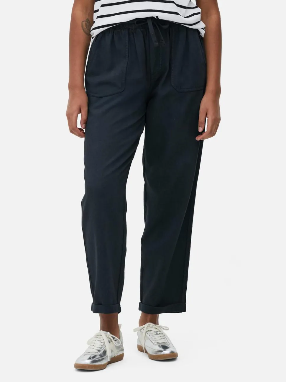 Spodnie dresowe ze sznurkiem w pasie