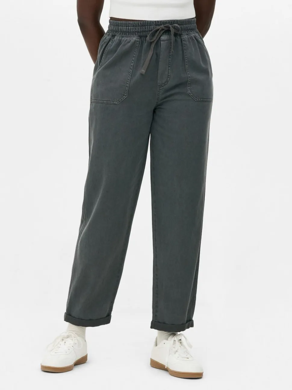 Spodnie dresowe ze sznurkiem w pasie