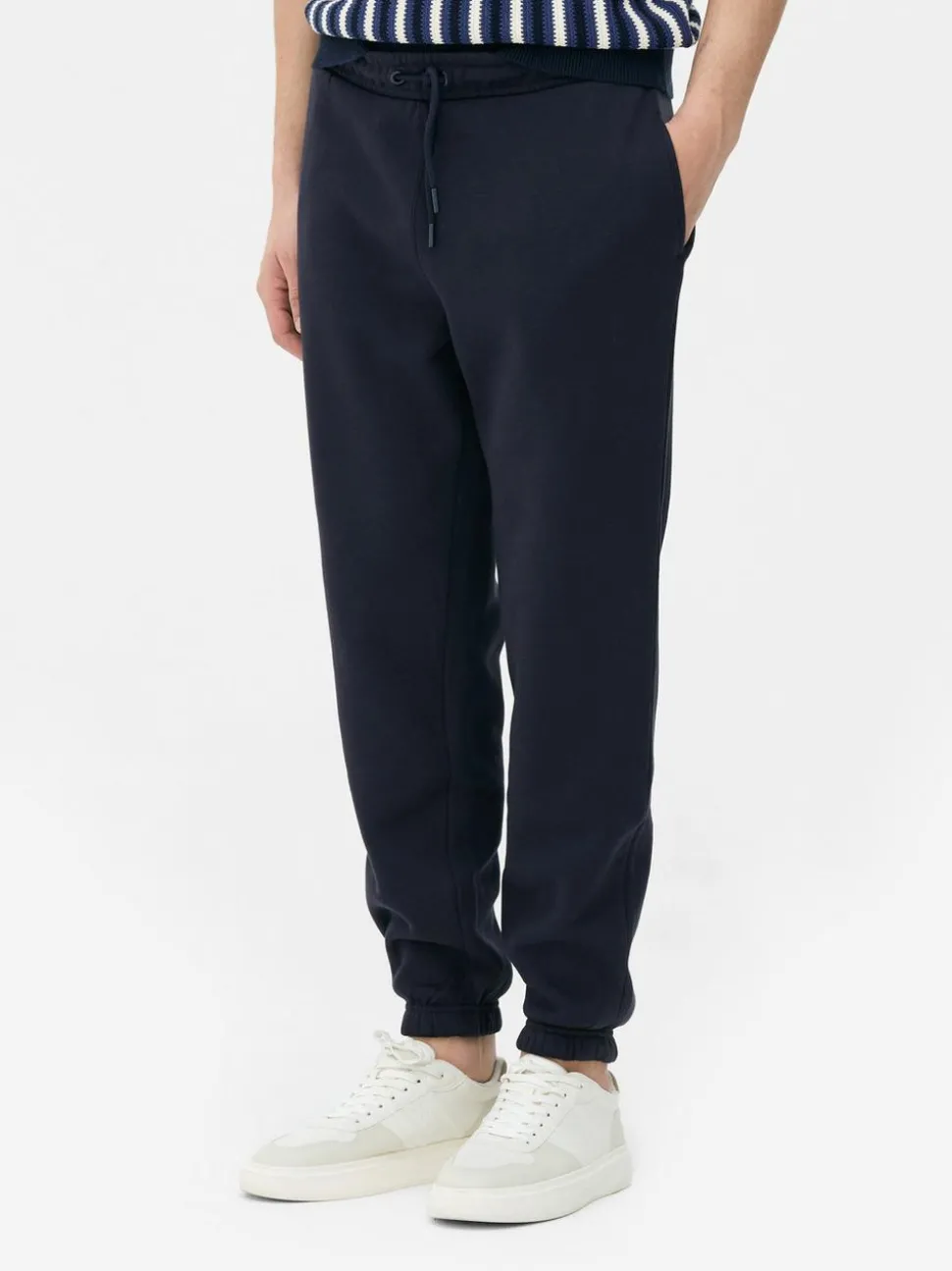 Spodnie dresowe ze sznurkiem i ściąganymi nogawkami