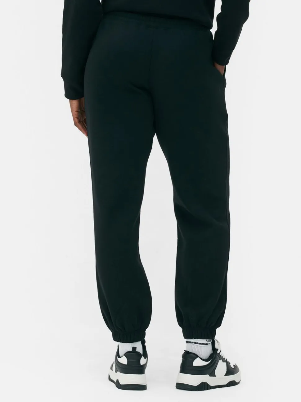 Spodnie dresowe ze sznurkiem i ściąganymi nogawkami