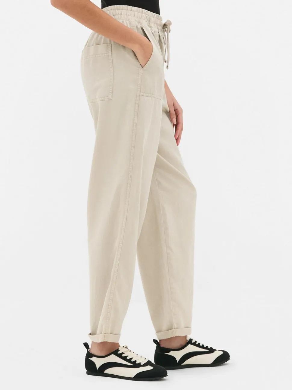 Spodnie dresowe ze sznurkiem w pasie