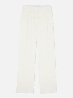 Spodnie dresowe ze sznurkiem i prostymi nogawkami