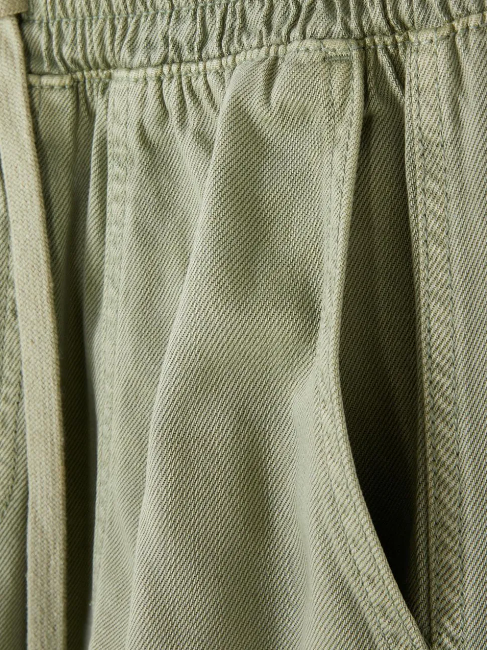 Spodnie dresowe ze sznurkiem w pasie