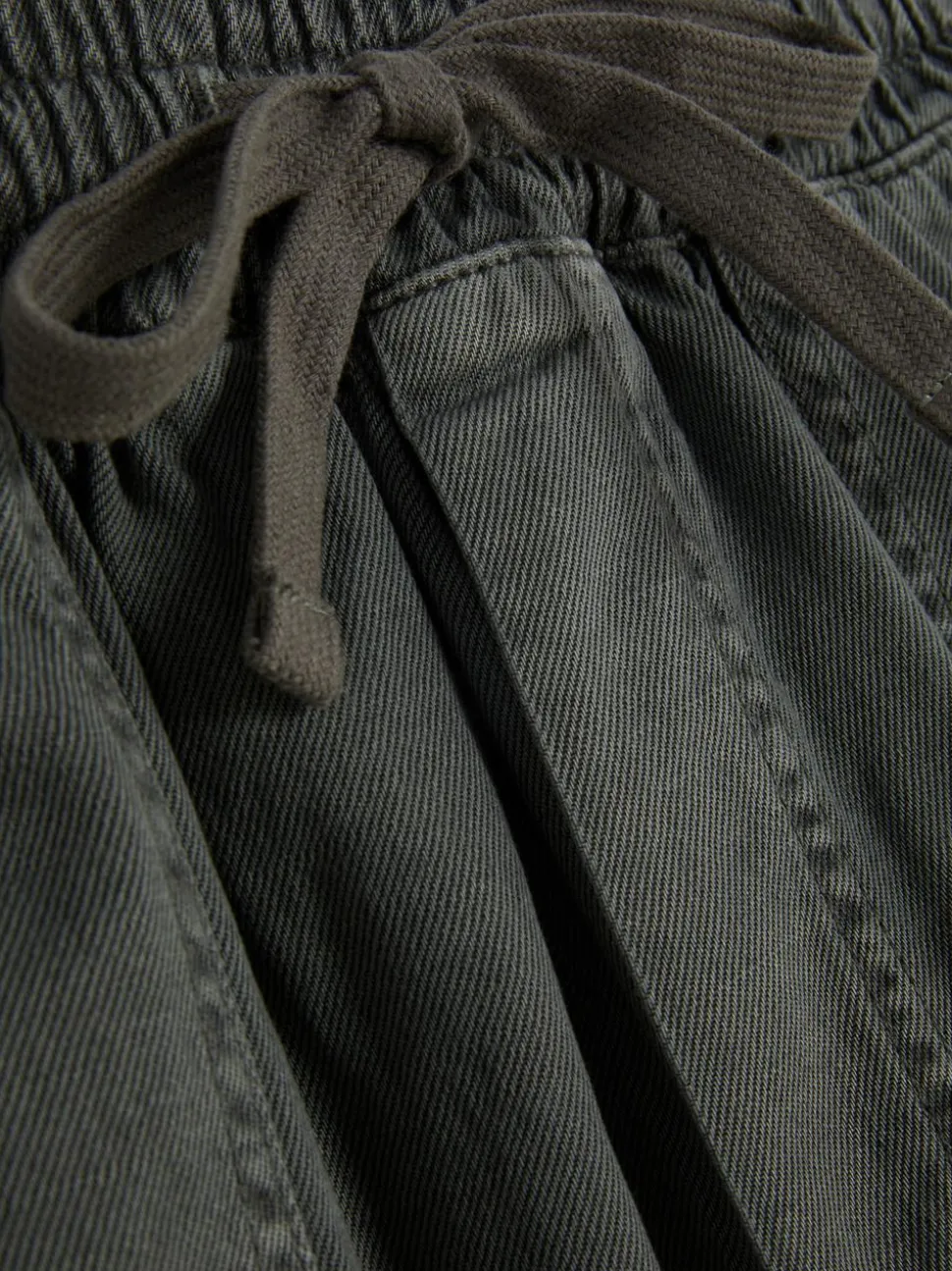 Spodnie dresowe ze sznurkiem w pasie