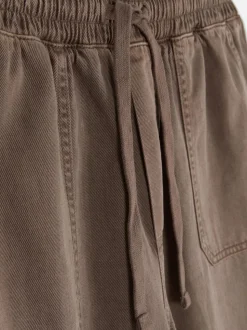 Spodnie dresowe ze sznurkiem w pasie