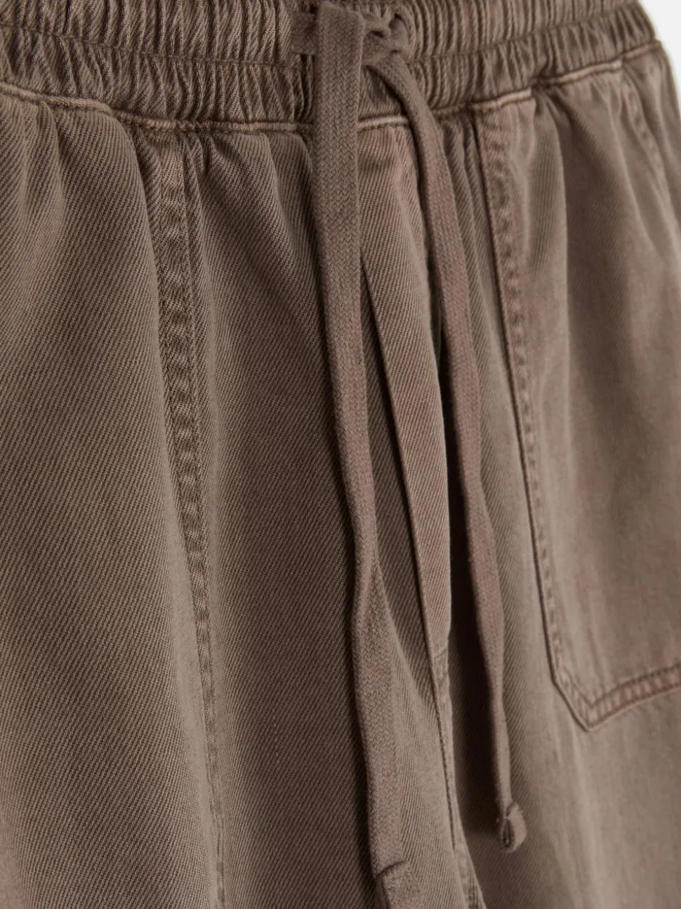 Spodnie dresowe ze sznurkiem w pasie