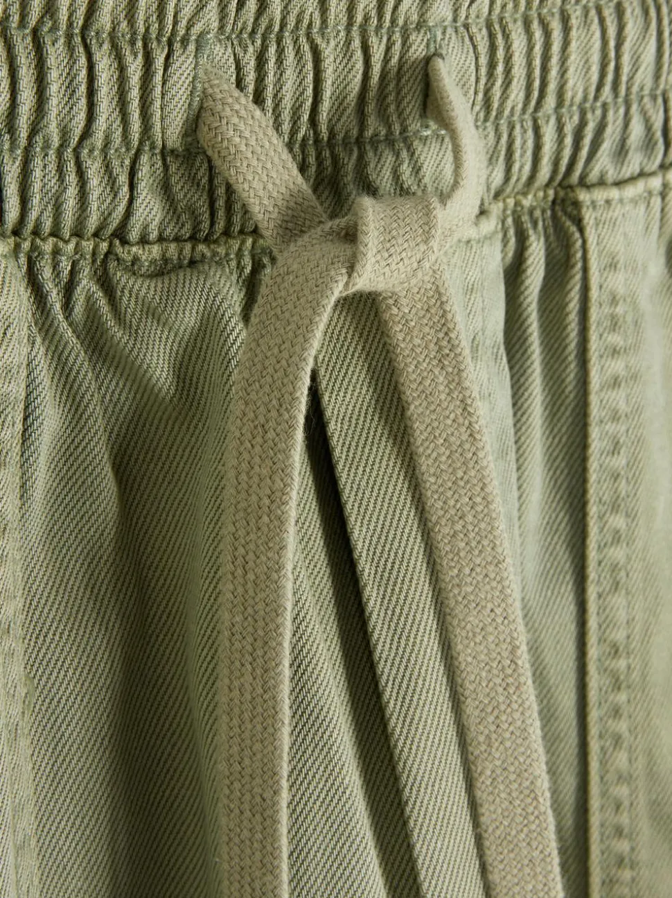 Spodnie dresowe ze sznurkiem w pasie