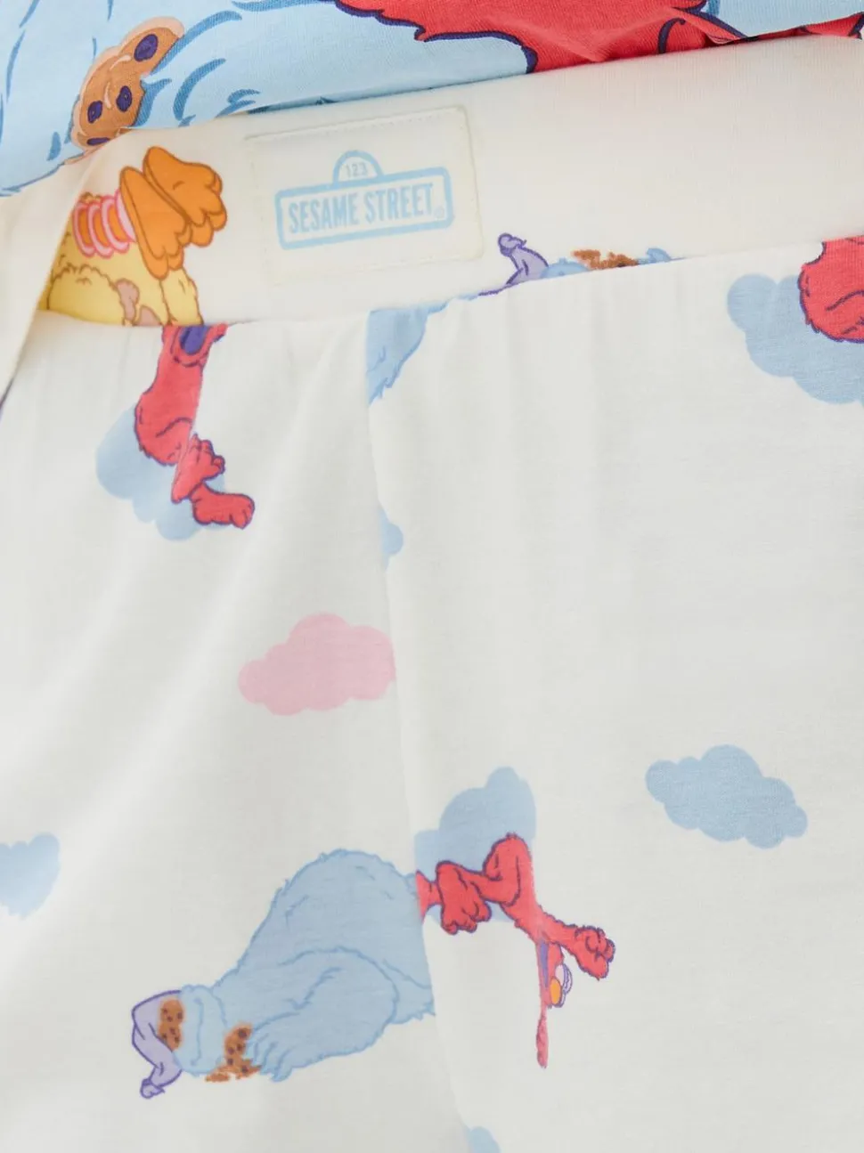 Spodnie od piżamy z motywem Ulicy Sezamkowej