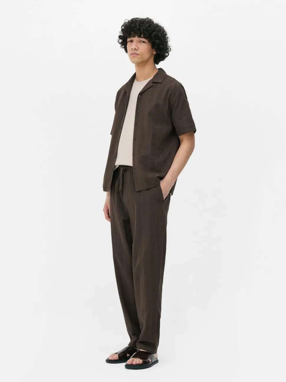 Spodnie w paski z tkaniny seersucker