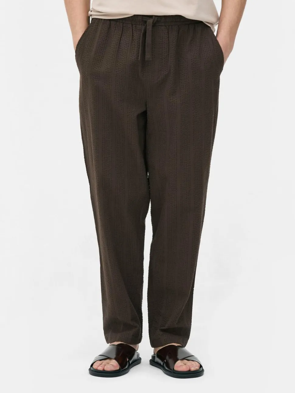 Spodnie w paski z tkaniny seersucker