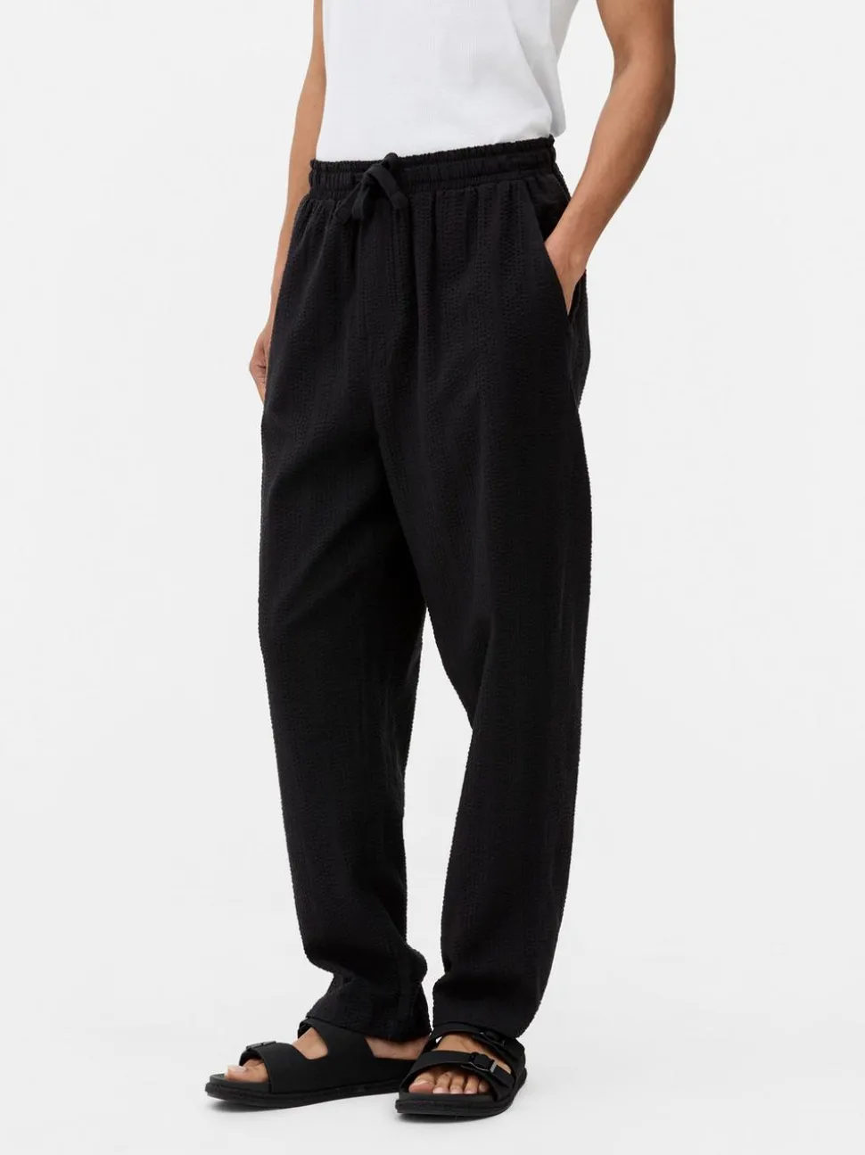 Spodnie w paski z tkaniny seersucker