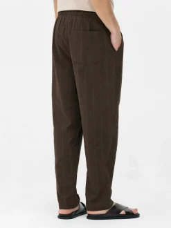 Spodnie w paski z tkaniny seersucker