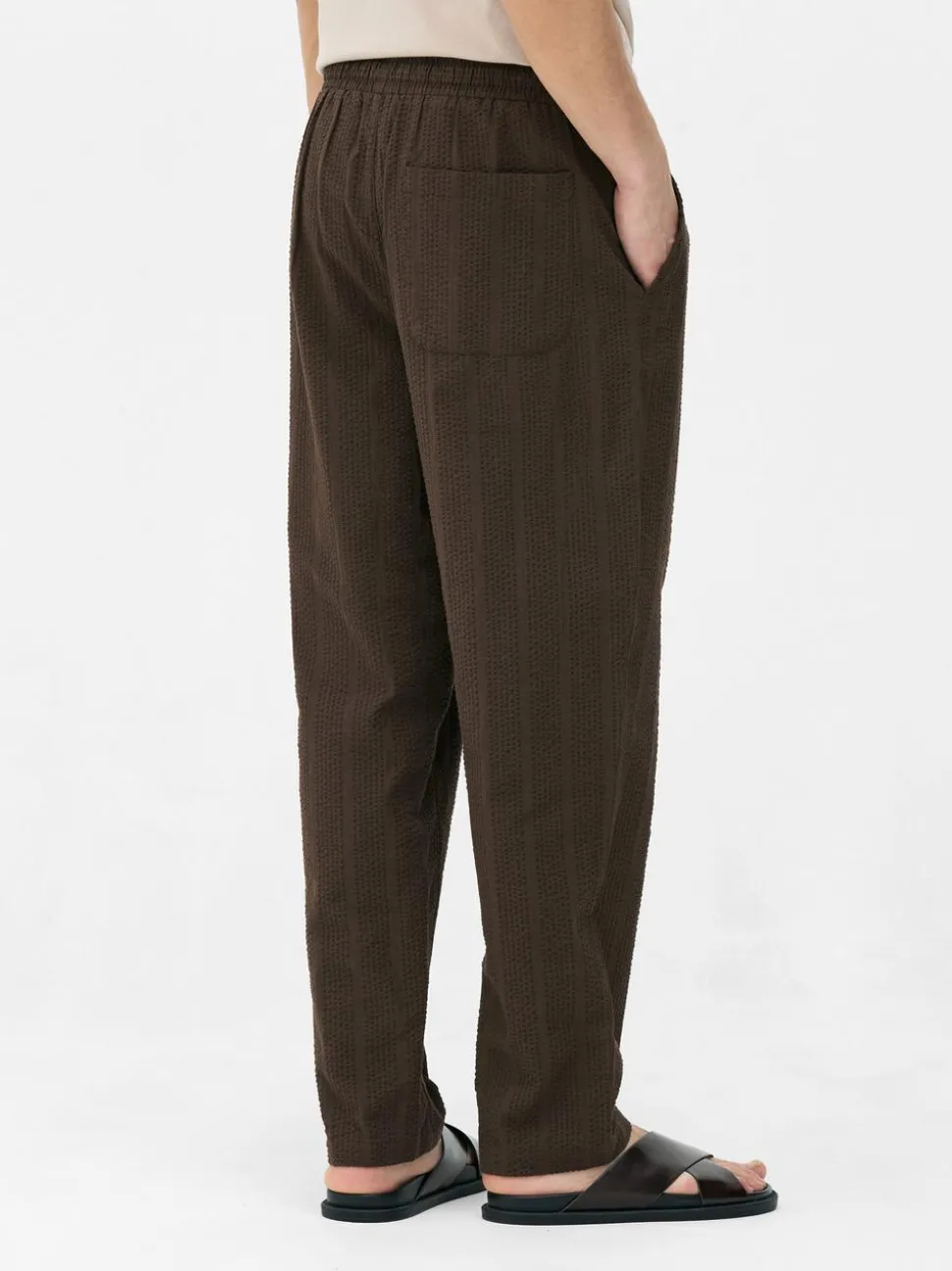 Spodnie w paski z tkaniny seersucker