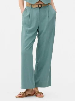 Spodnie z paskiem i prostą nogawką