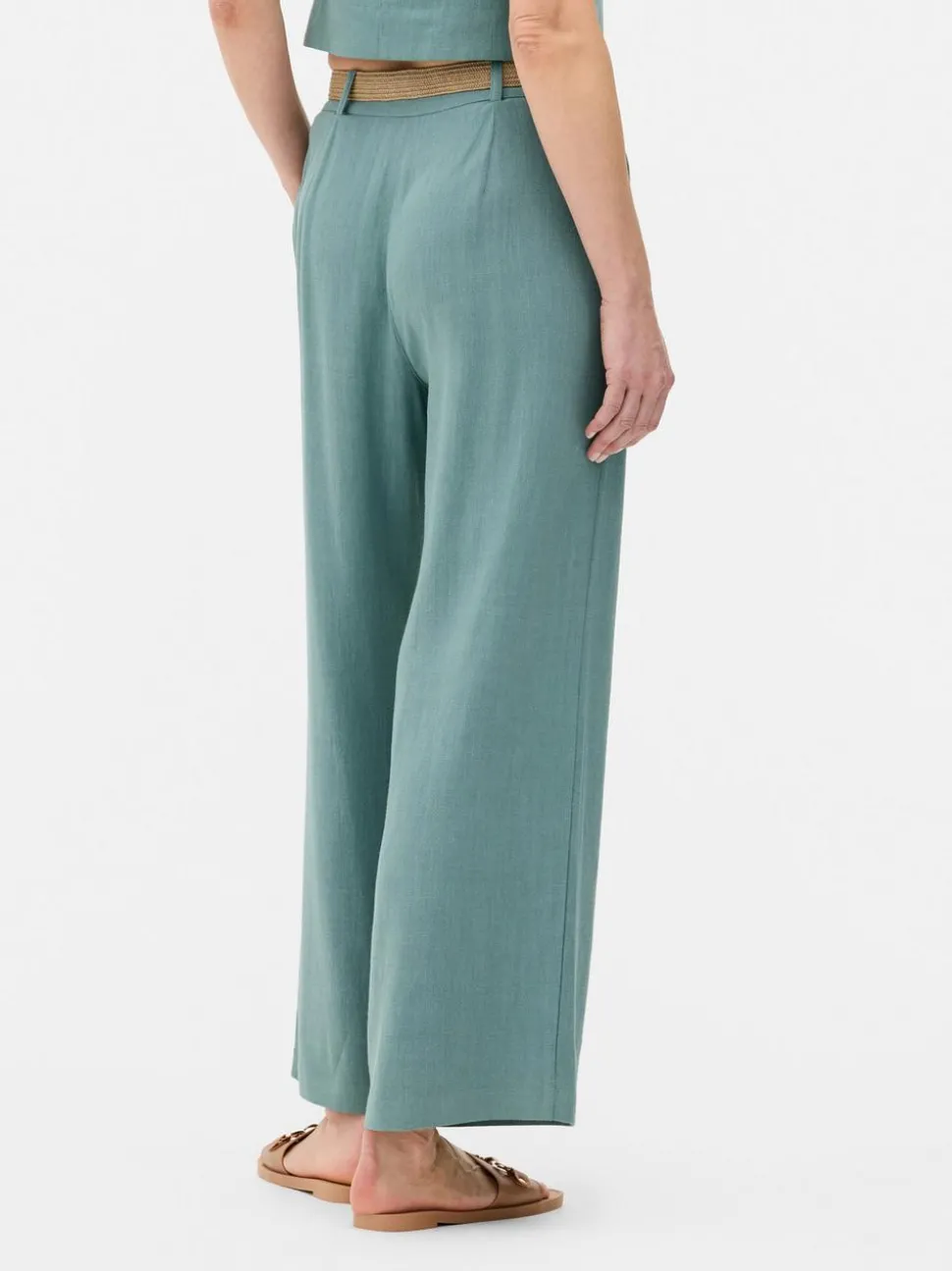 Spodnie z paskiem i prostą nogawką