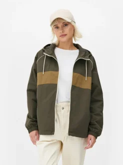 Sportowa kurtka przeciwdeszczowa w bloki kolorów