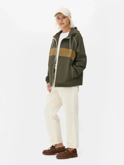 Sportowa kurtka przeciwdeszczowa w bloki kolorów