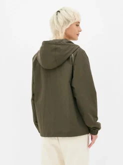 Sportowa kurtka przeciwdeszczowa w bloki kolorów