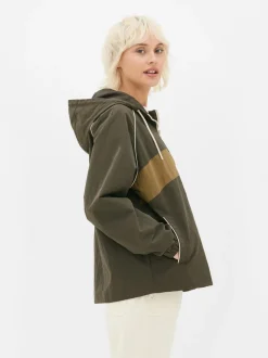 Sportowa kurtka przeciwdeszczowa w bloki kolorów