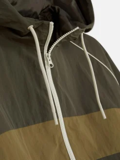 Sportowa kurtka przeciwdeszczowa w bloki kolorów