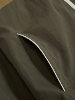 Sportowa kurtka przeciwdeszczowa w bloki kolorów