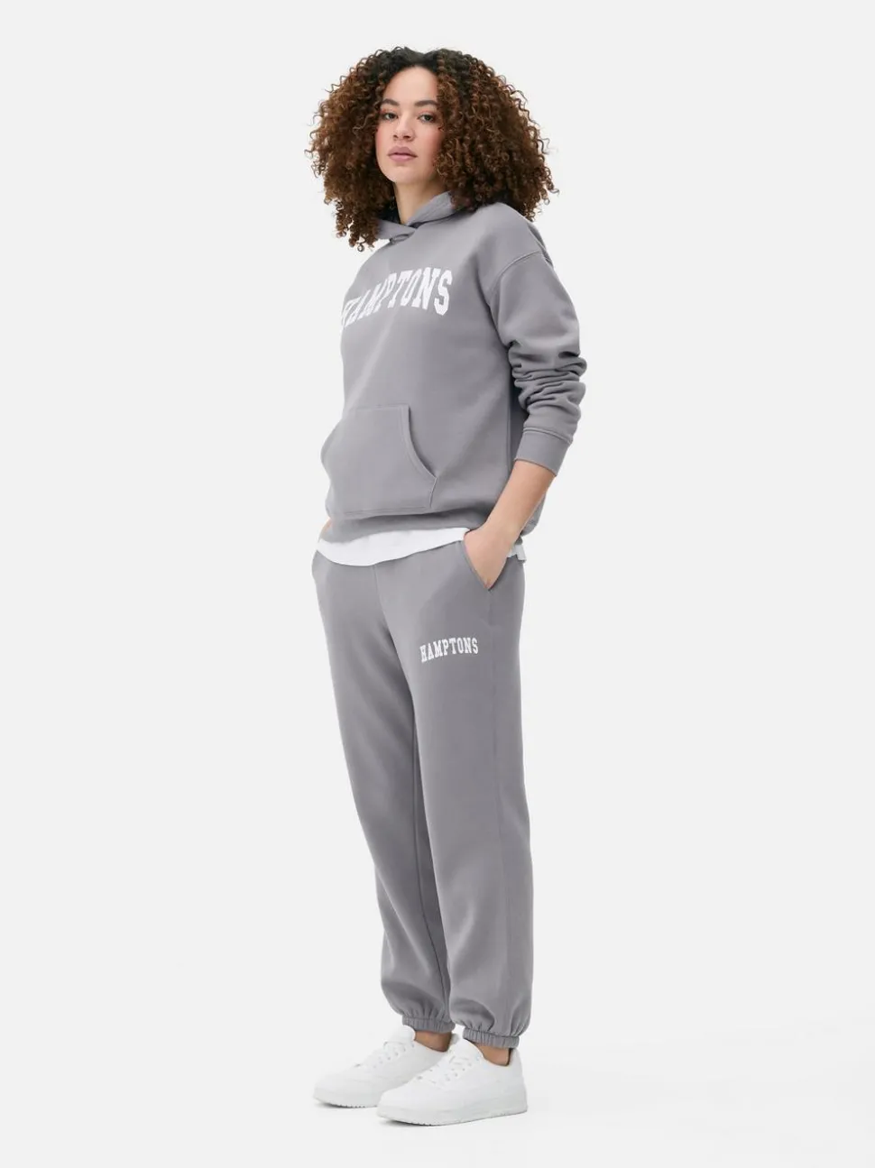 Sportowe spodnie dresowe ściągane sznurkiem