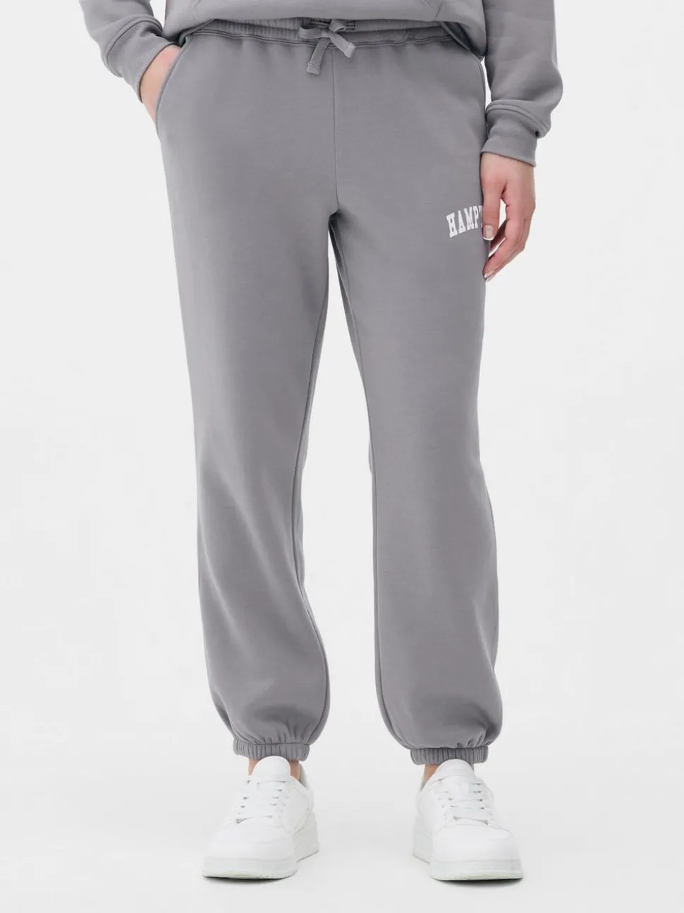 Sportowe spodnie dresowe ściągane sznurkiem