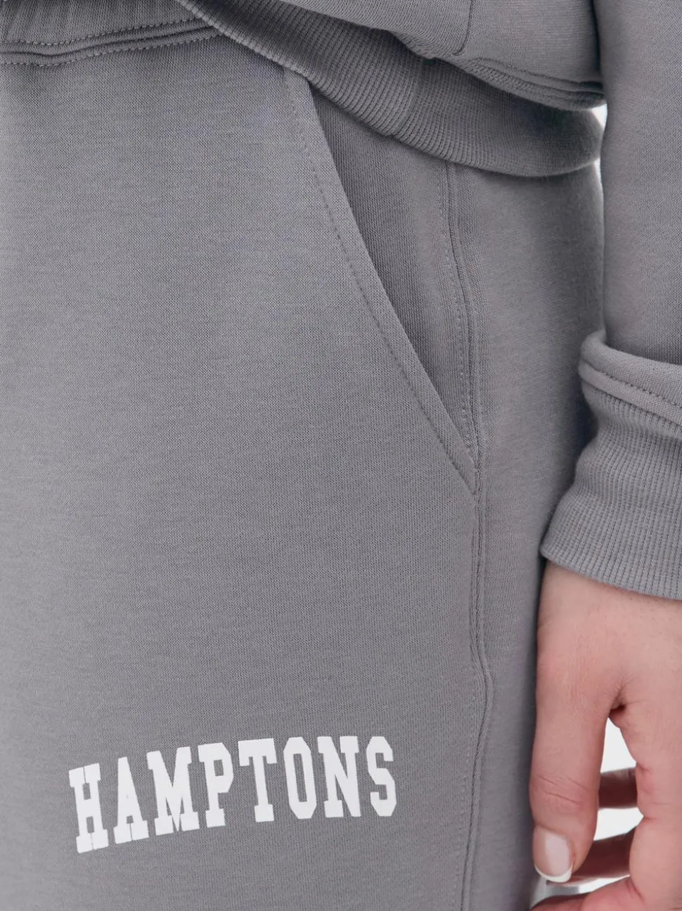 Sportowe spodnie dresowe ściągane sznurkiem