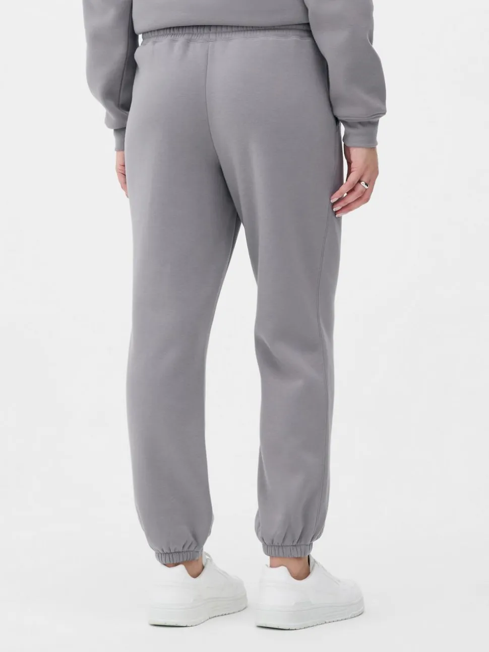 Sportowe spodnie dresowe ściągane sznurkiem